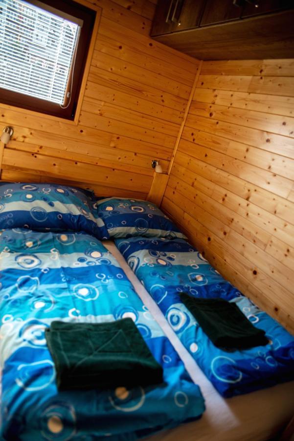 Hotel Houseboat Bonanza Prague Extérieur photo