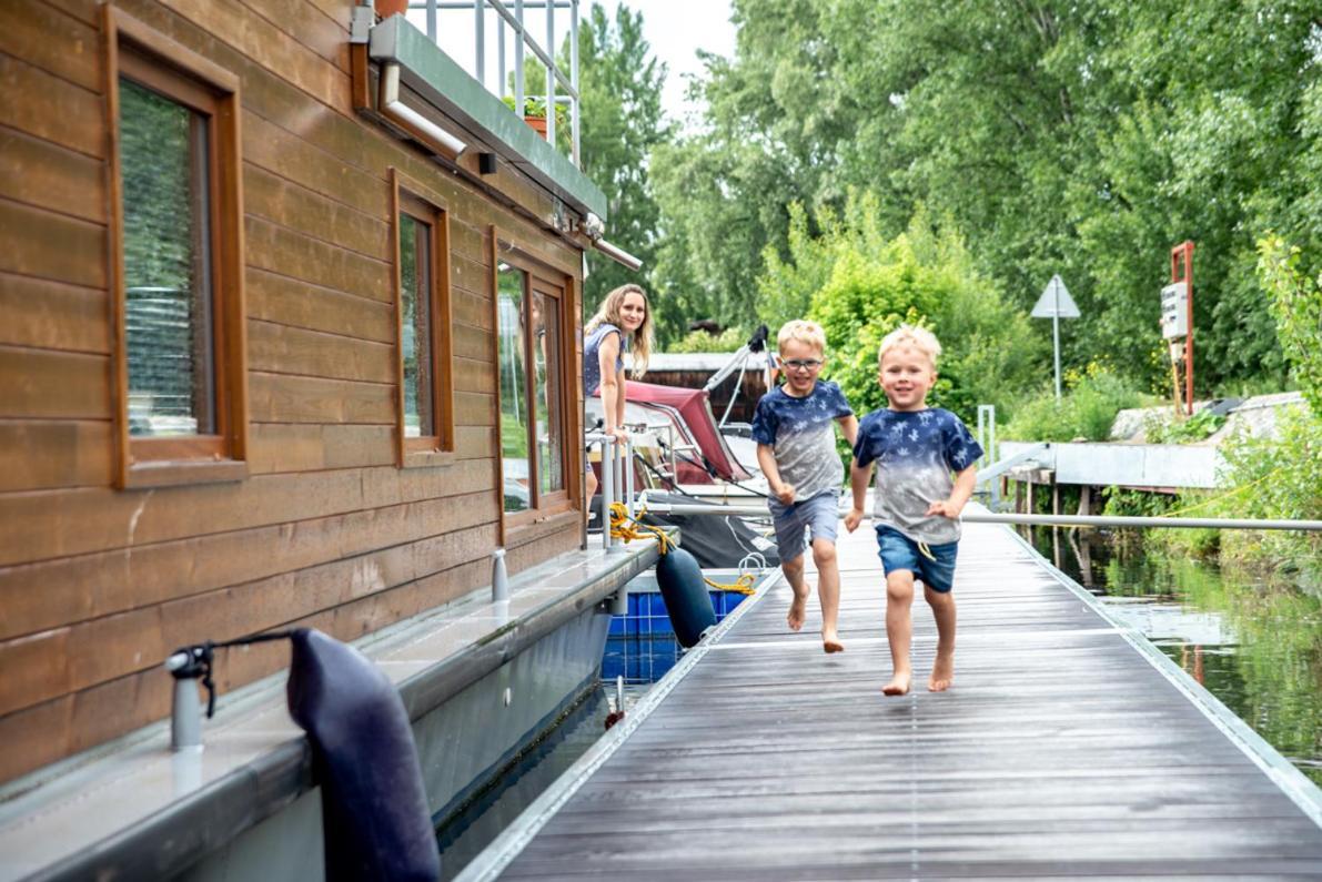 Hotel Houseboat Bonanza Prague Extérieur photo