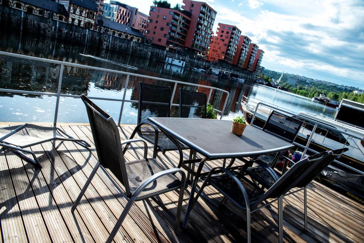 Hotel Houseboat Bonanza Prague Extérieur photo